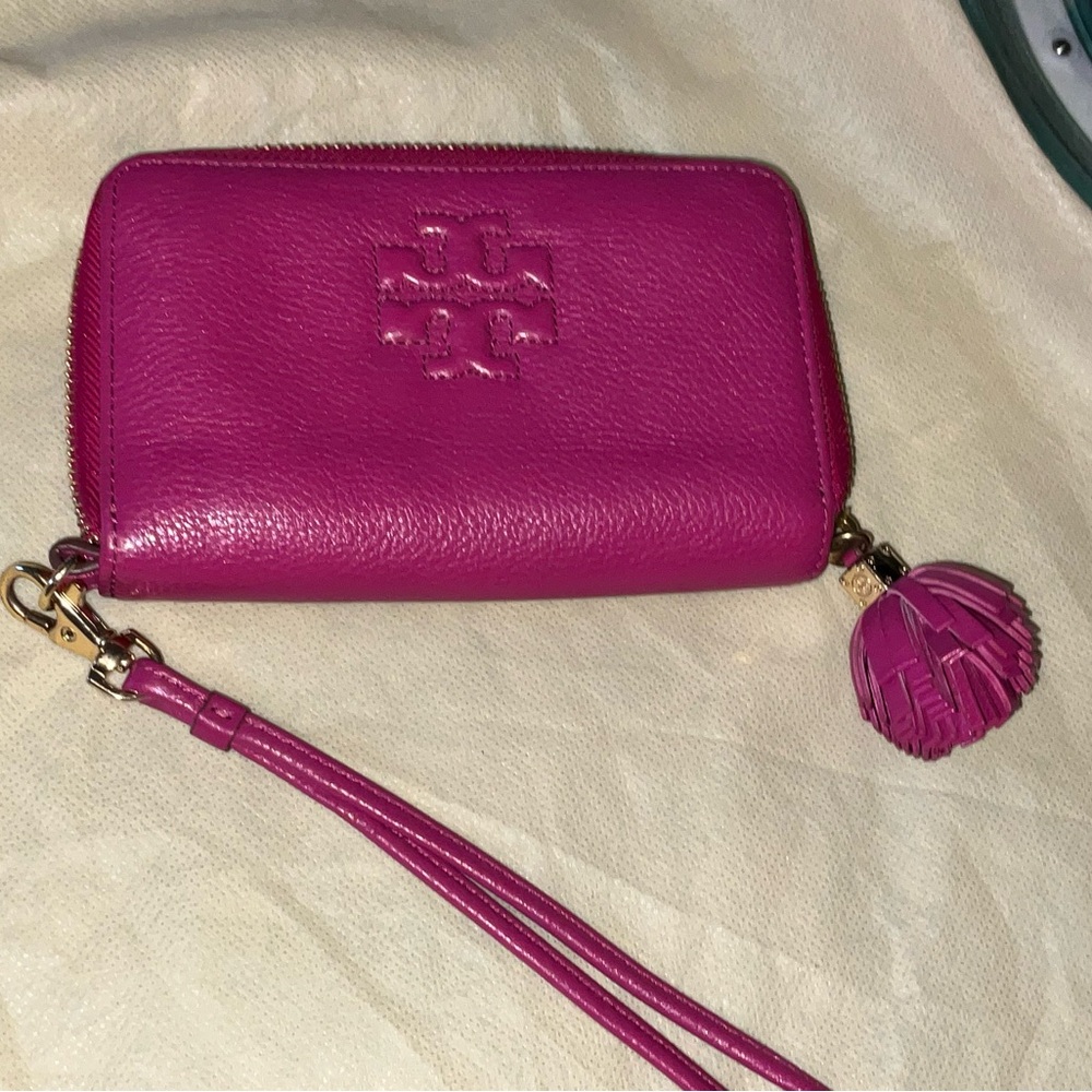 Tory Burch Thea Smartphone Wristlet Wildberry Pink Leather Wallet EUC hot pink - Picture 3 of 10